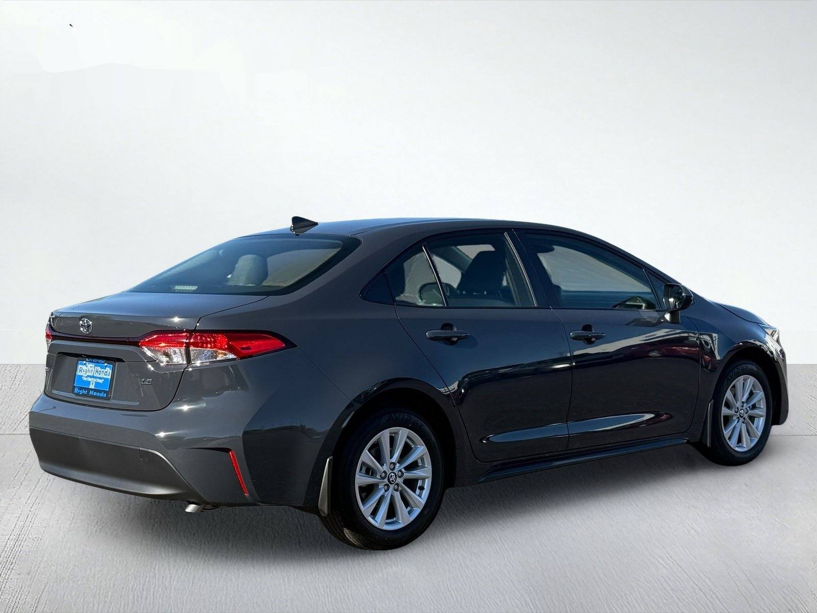 2027 Toyota Corolla LE — photo 6 thumbnail