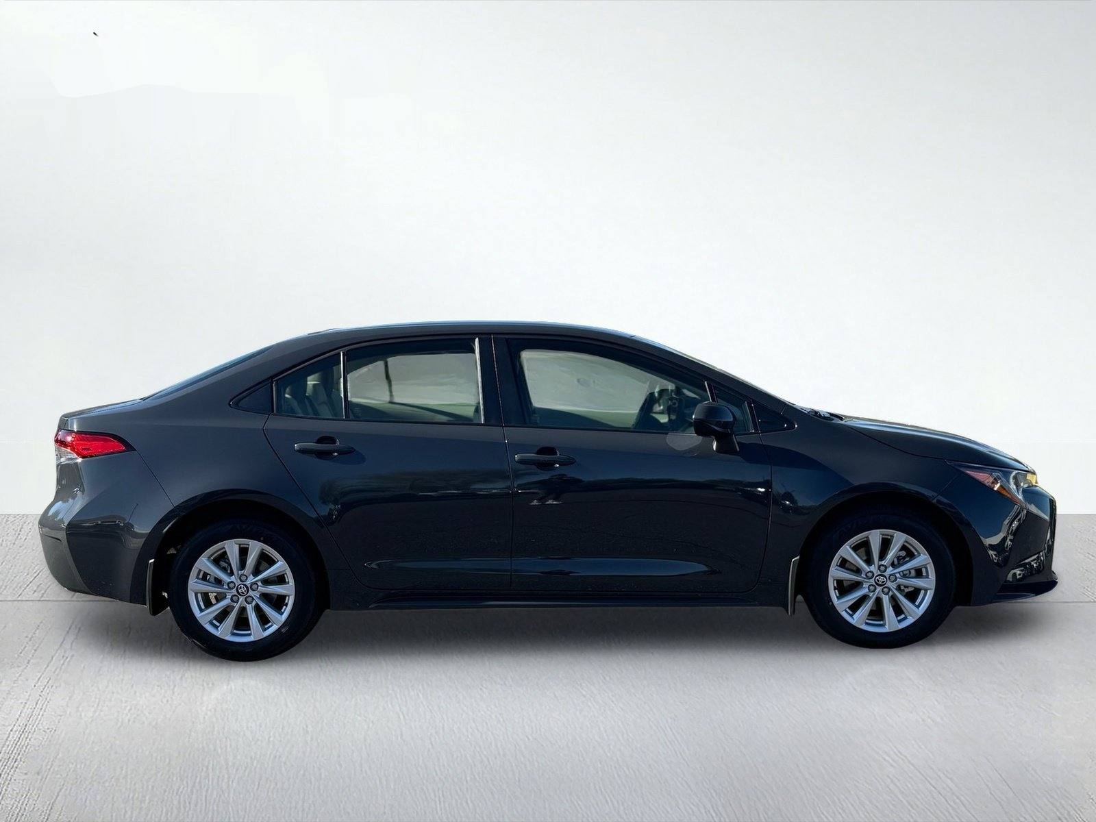 2027 Toyota Corolla LE — photo 7 thumbnail