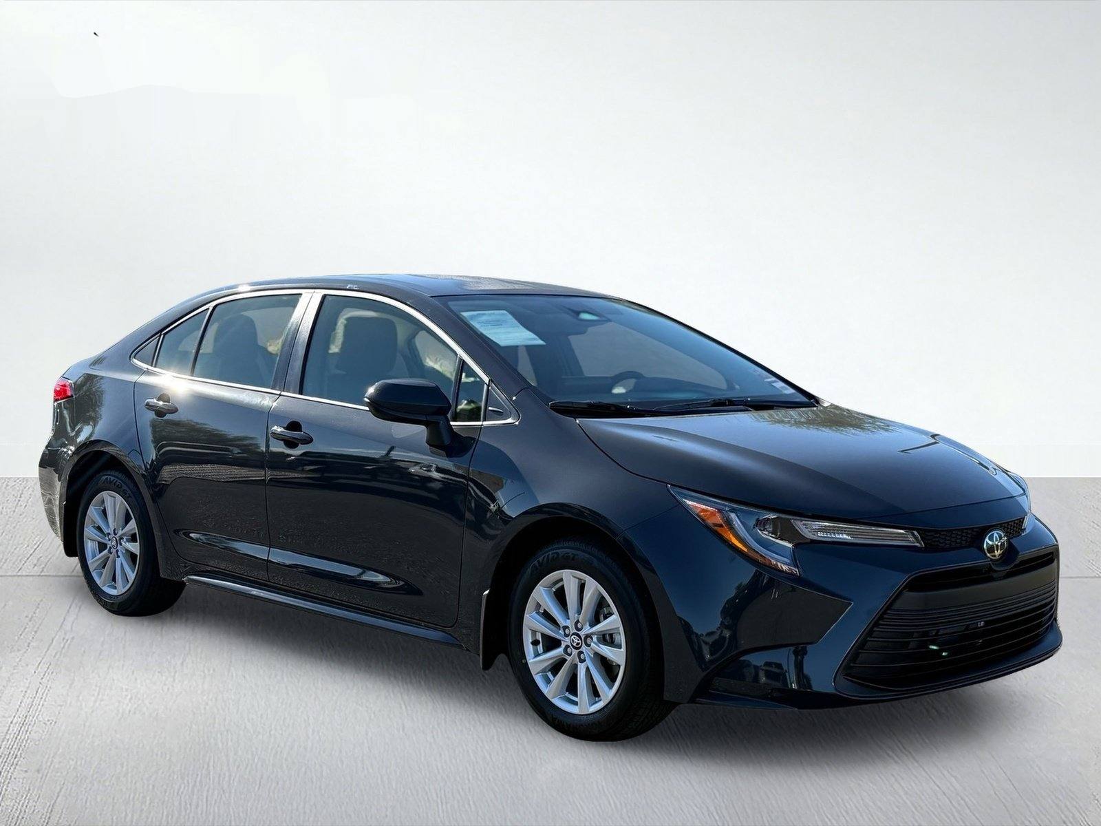 2027 Toyota Corolla LE — photo 8 thumbnail
