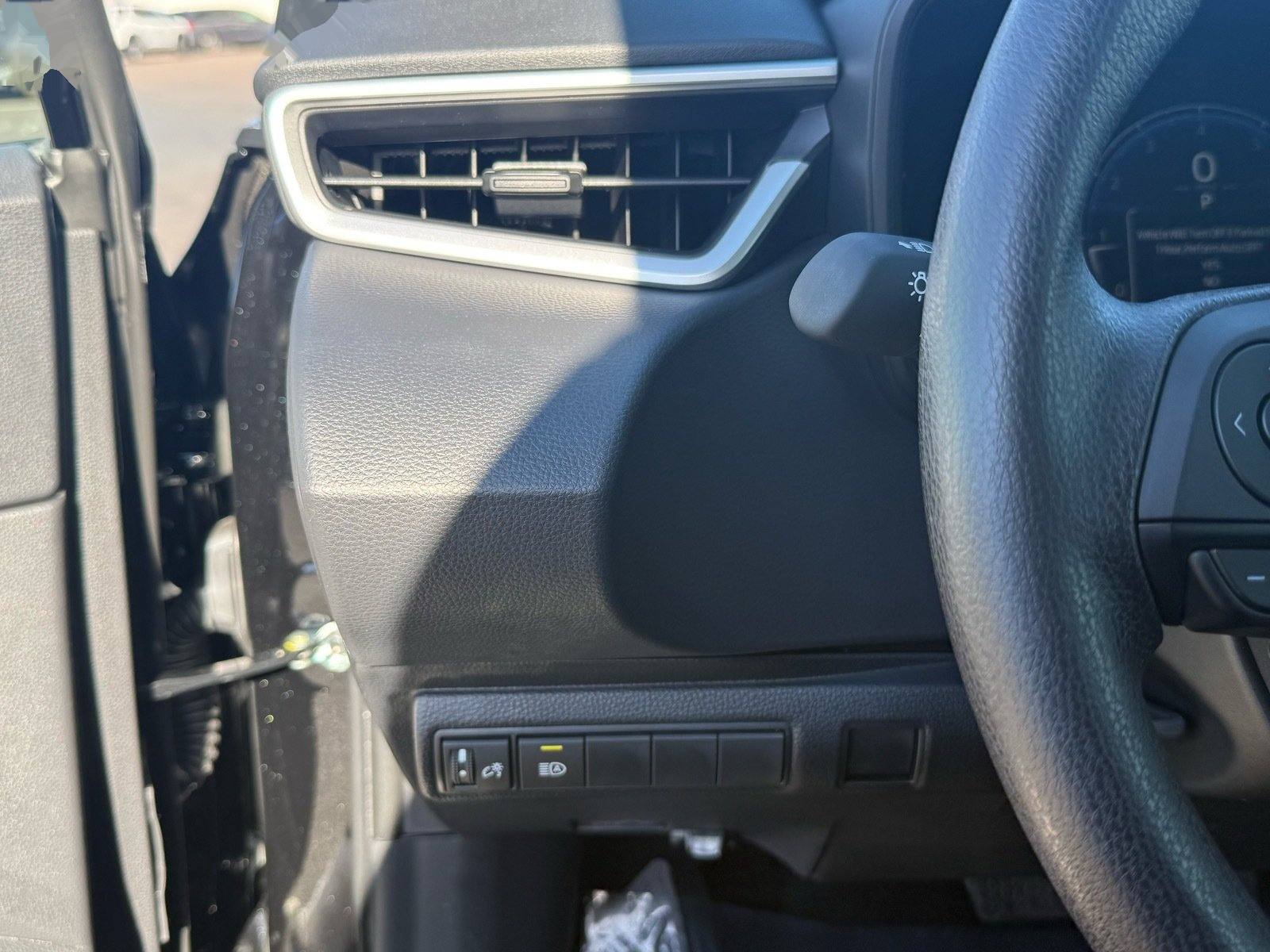 2027 Toyota Corolla LE — photo 13 thumbnail