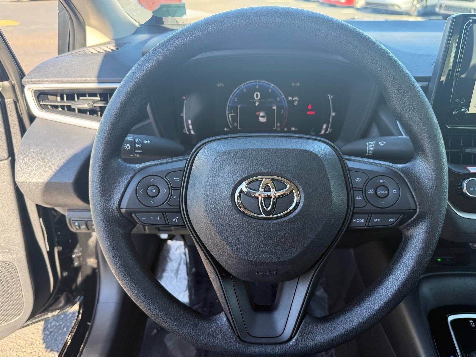 2027 Toyota Corolla LE — photo 14 thumbnail