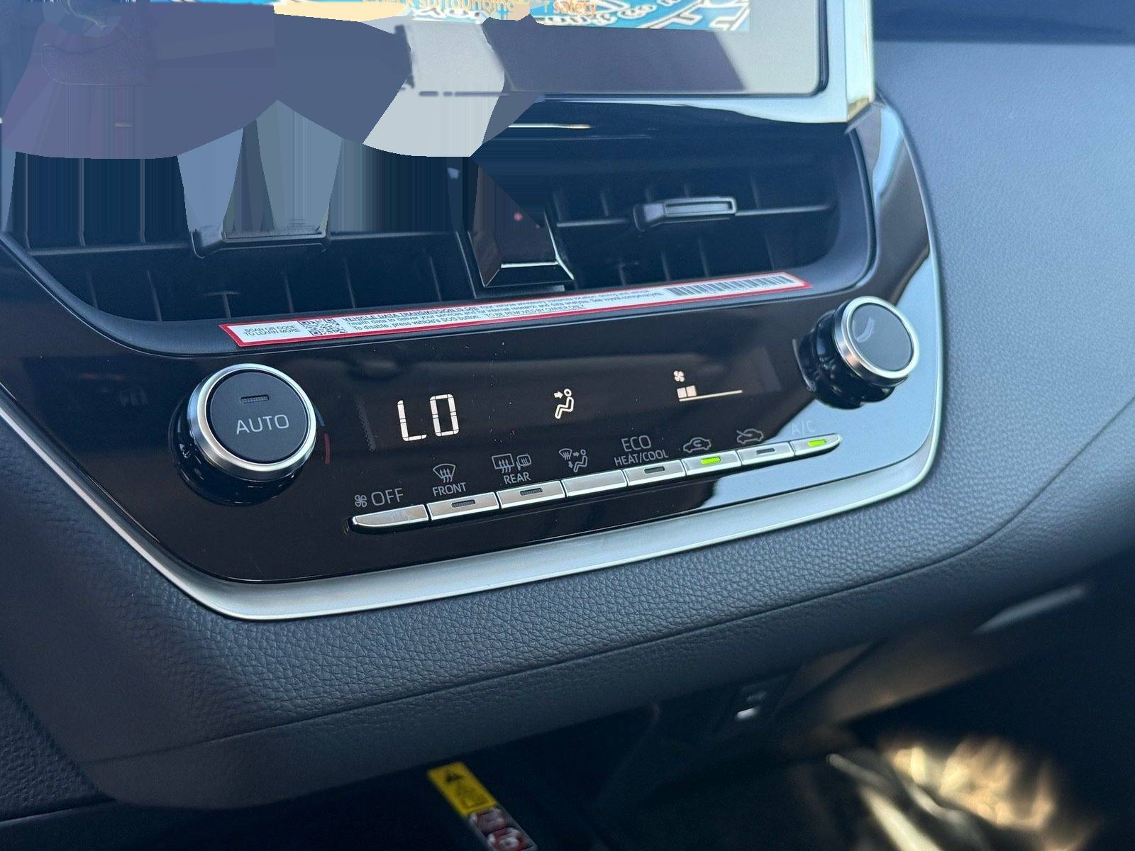 2027 Toyota Corolla LE — photo 21 thumbnail