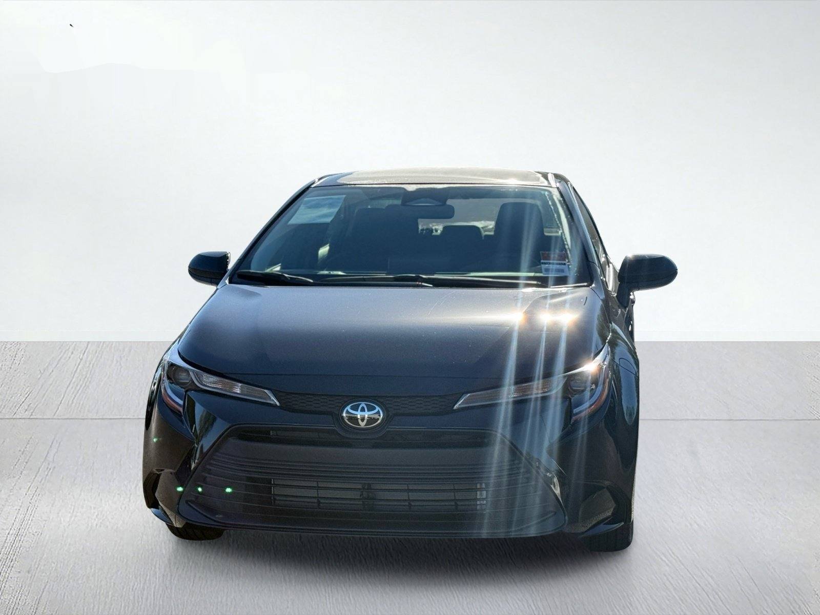 2027 Toyota Corolla LE — photo 4 thumbnail