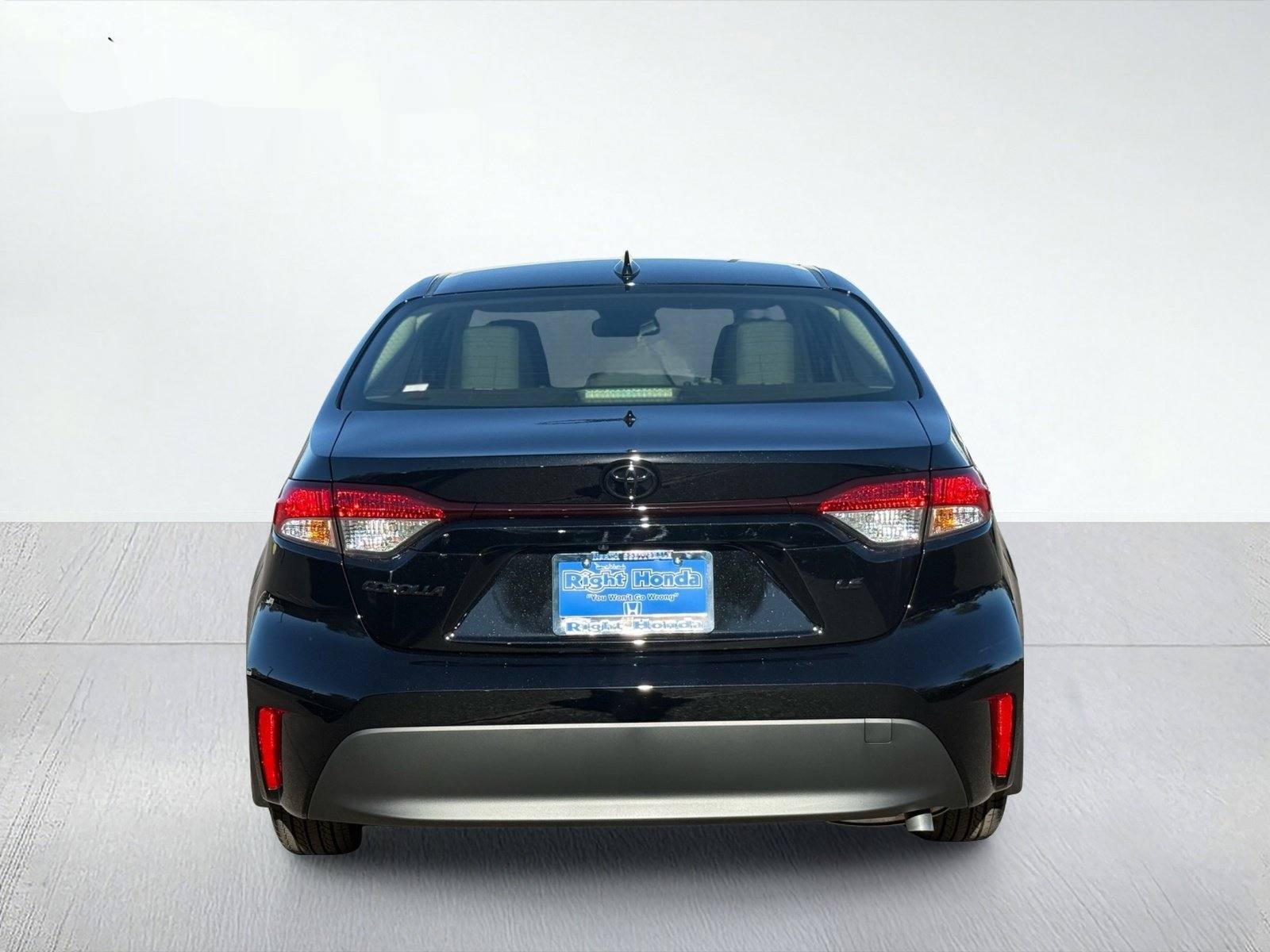 2027 Toyota Corolla LE — photo 5 thumbnail