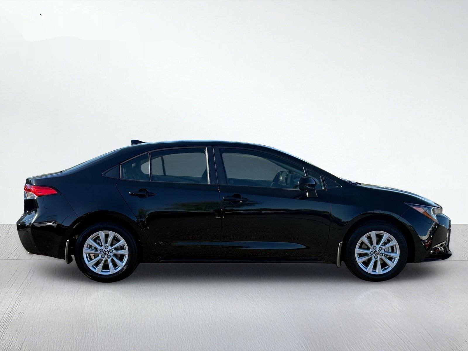 2027 Toyota Corolla LE — photo 7 thumbnail