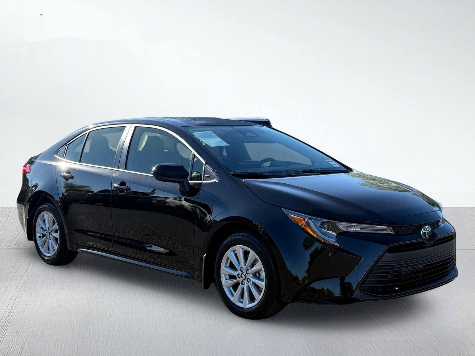 2027 Toyota Corolla LE — photo 8 thumbnail