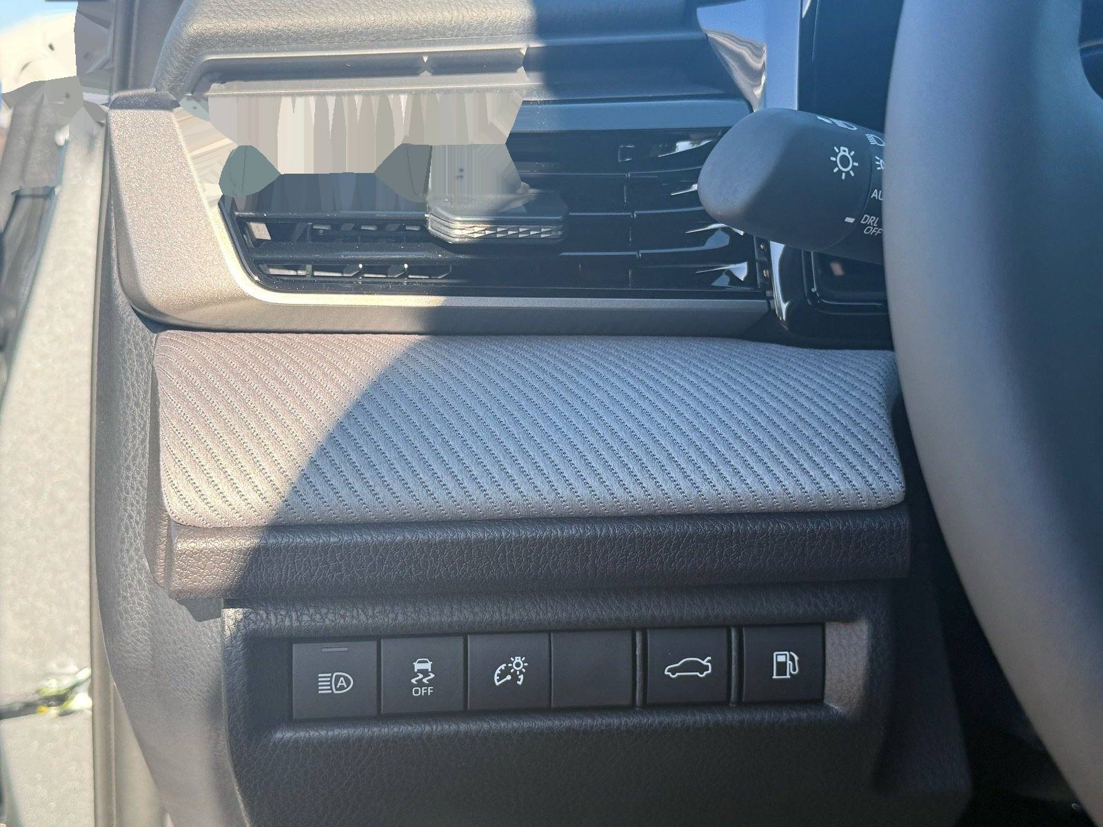 2026 Toyota Camry SE — photo 13 thumbnail