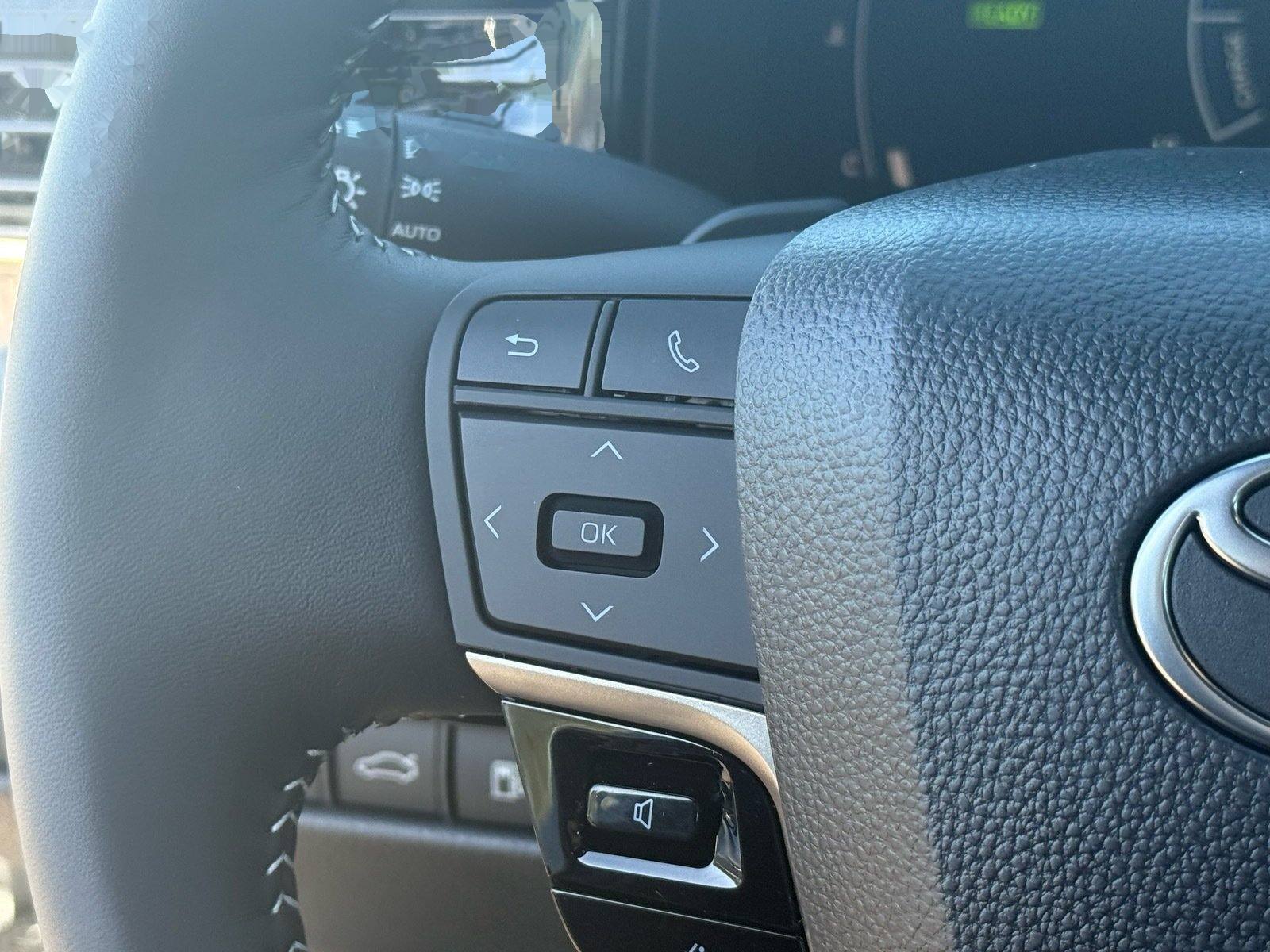 2026 Toyota Camry SE — photo 15 thumbnail