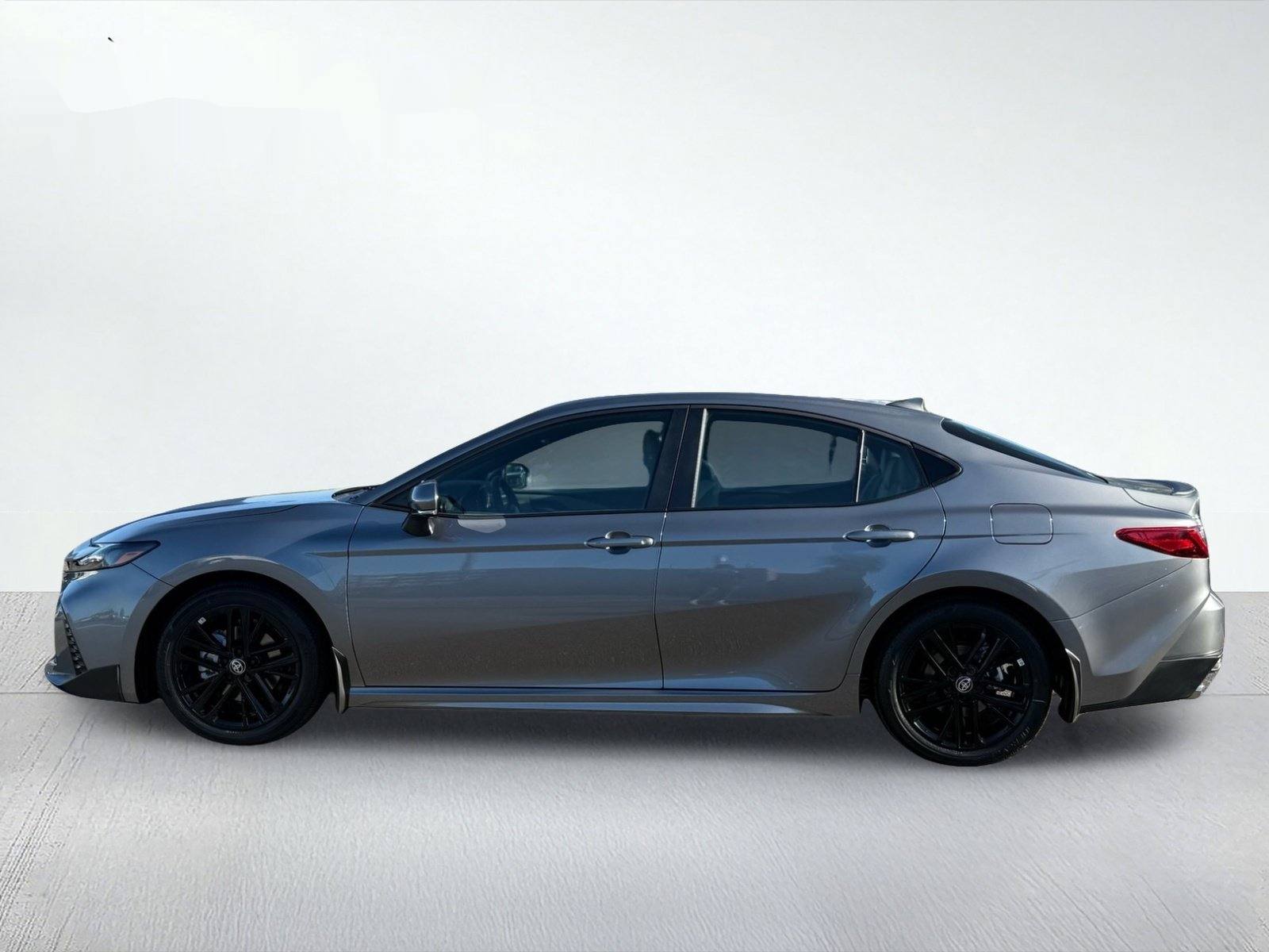 2026 Toyota Camry SE — photo 2 thumbnail
