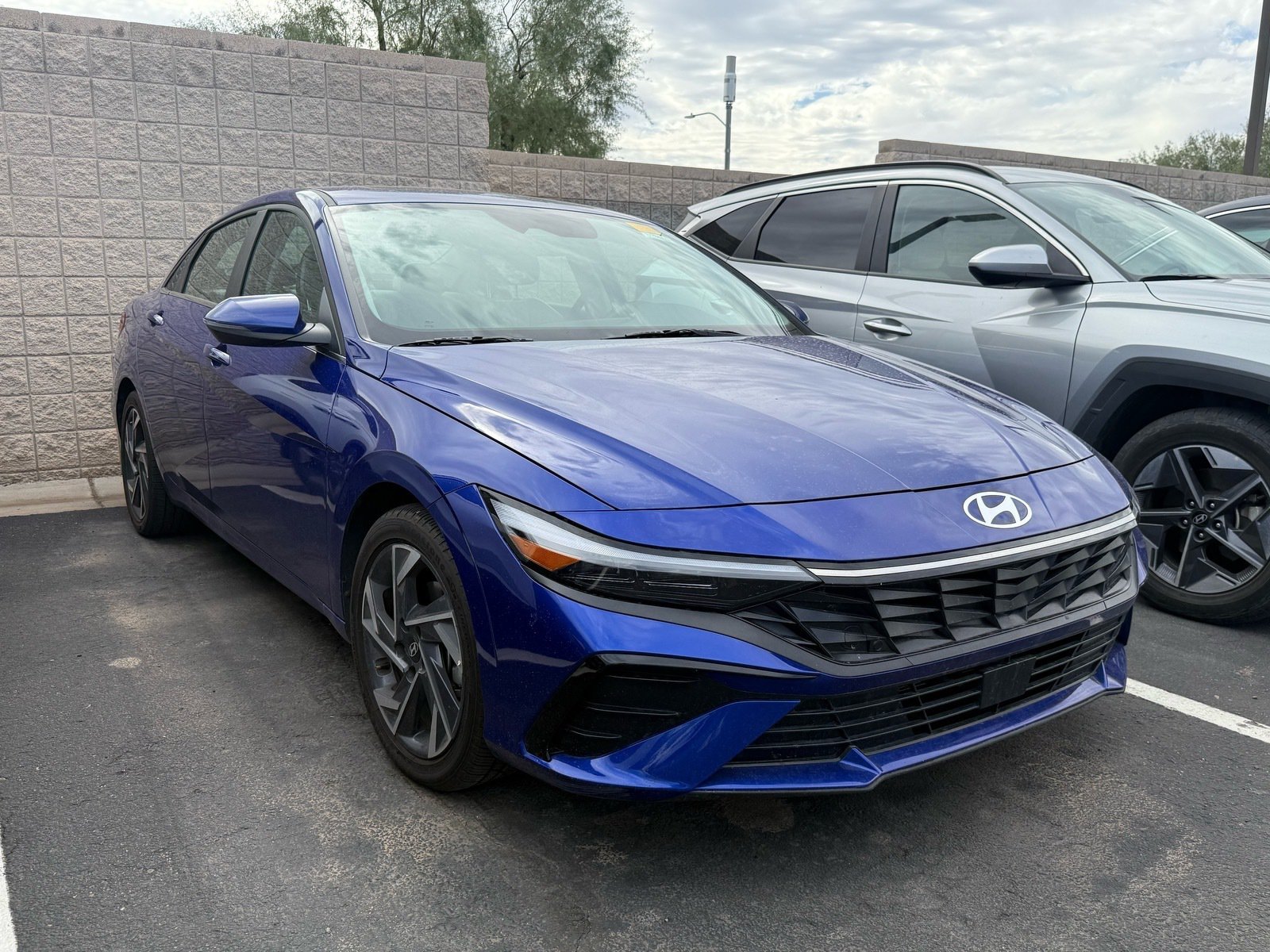 2025 Hyundai Elantra Hybrid Limited — photo 4 thumbnail