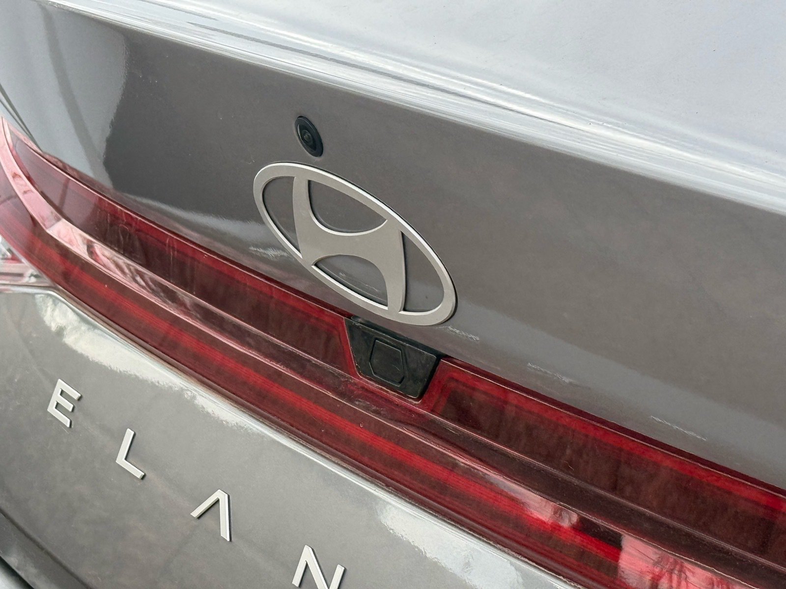 2025 Hyundai Elantra Hybrid Limited — photo 10 thumbnail