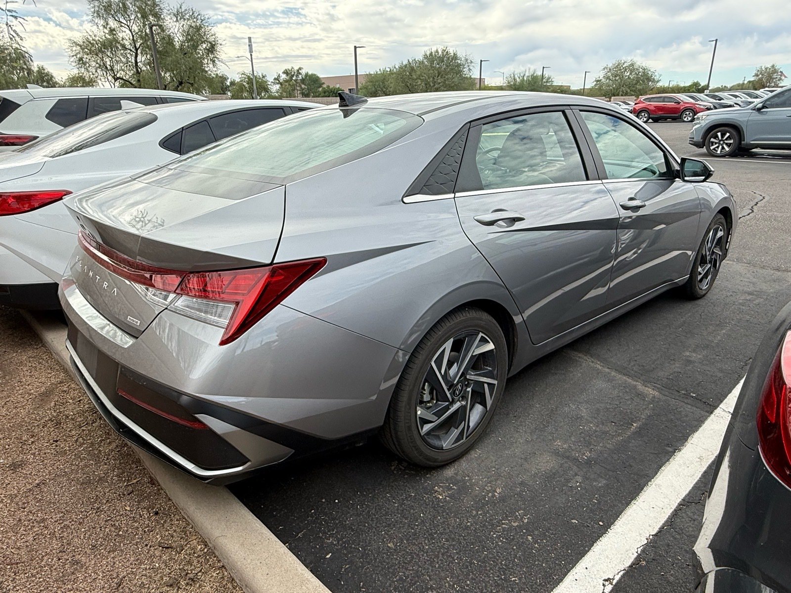 2025 Hyundai Elantra Hybrid Limited — photo 3 thumbnail