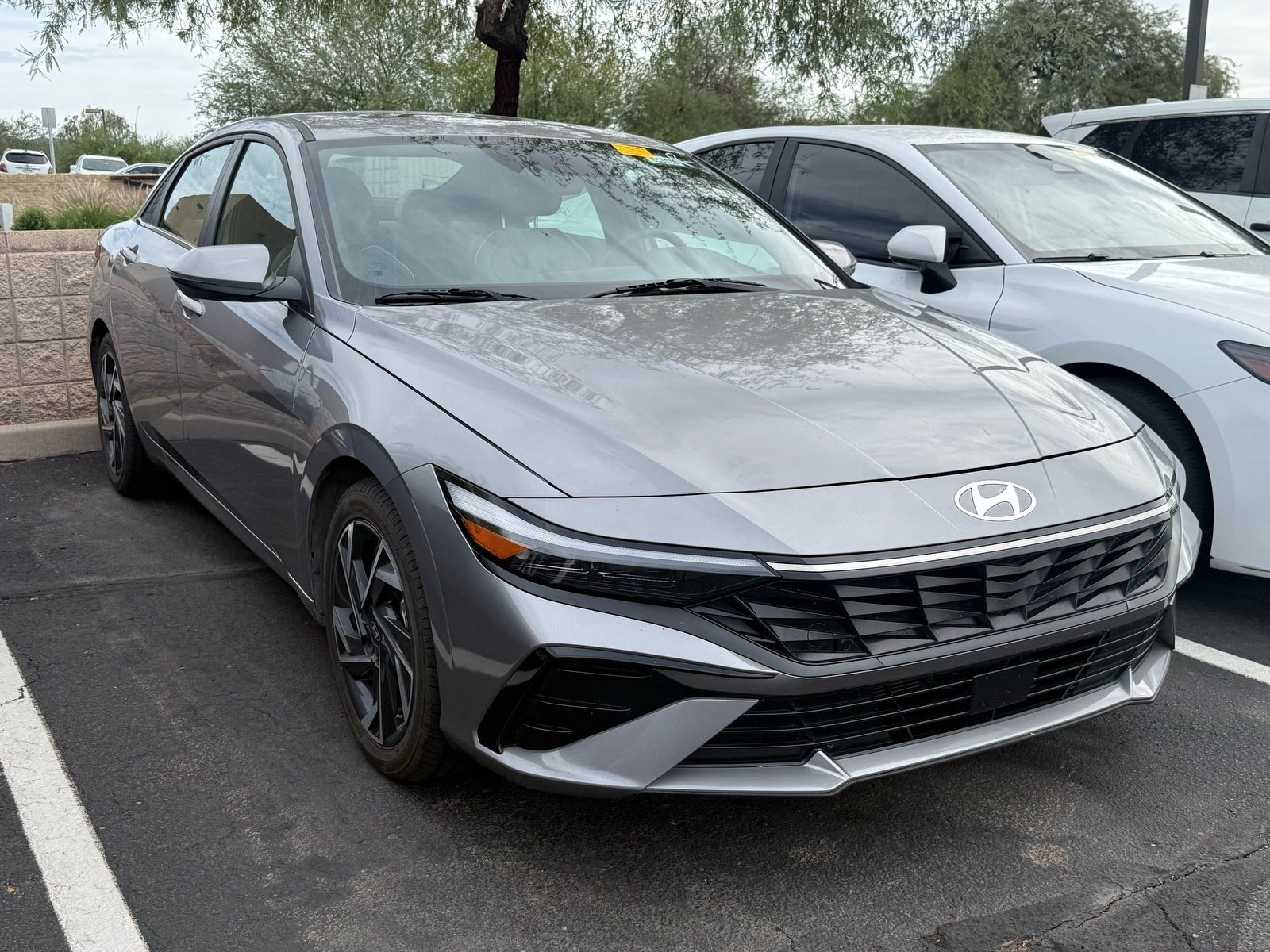 2025 Hyundai Elantra Hybrid Limited — photo 4 thumbnail