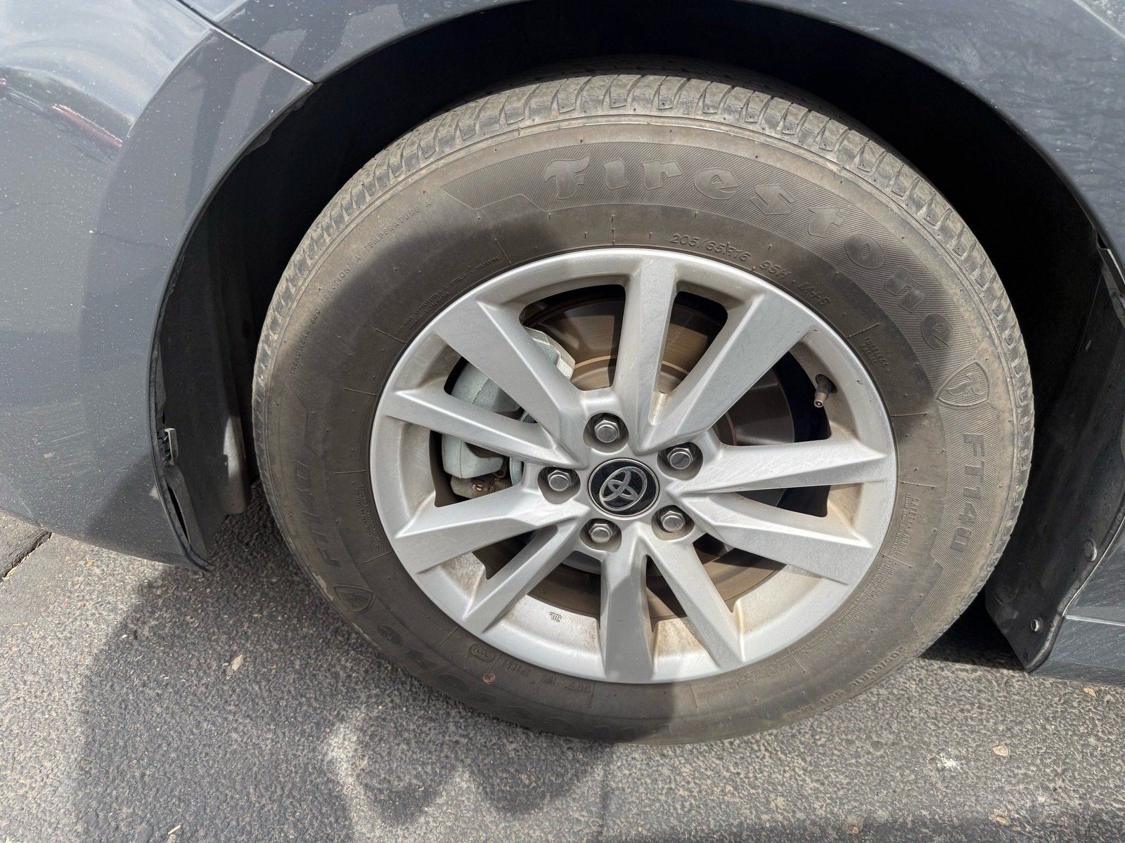 2025 Toyota Camry LE — photo 5 thumbnail