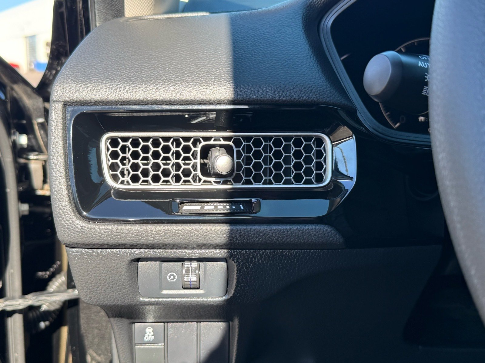 2025 Honda Civic LX — photo 13 thumbnail