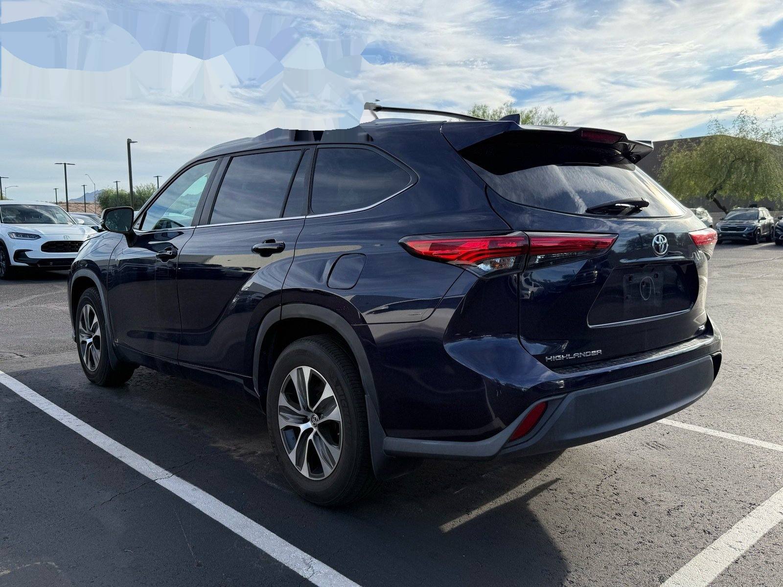 2023 Toyota Highlander XLE — photo 2 thumbnail