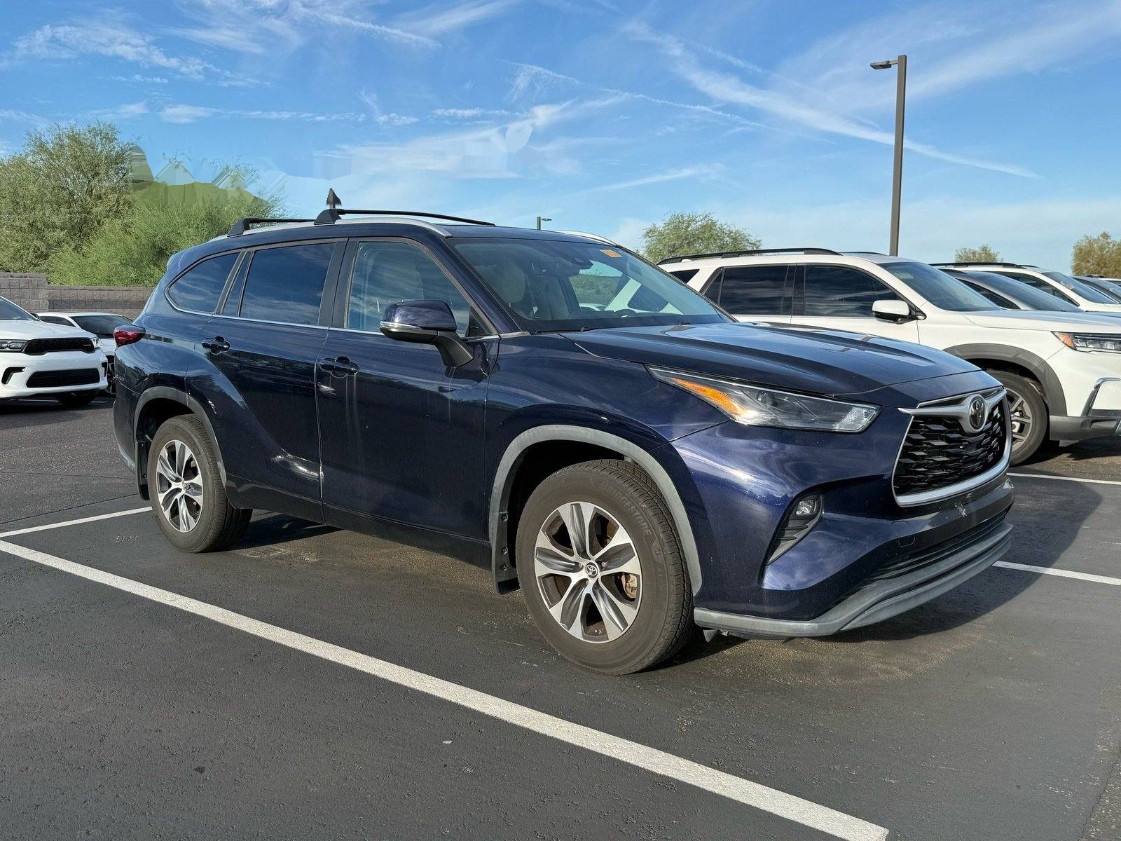 2023 Toyota Highlander XLE — photo 4 thumbnail