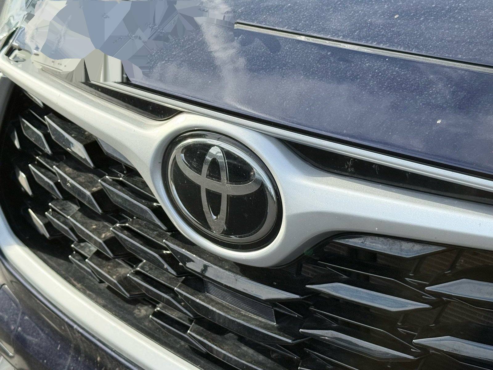 2023 Toyota Highlander XLE — photo 6 thumbnail
