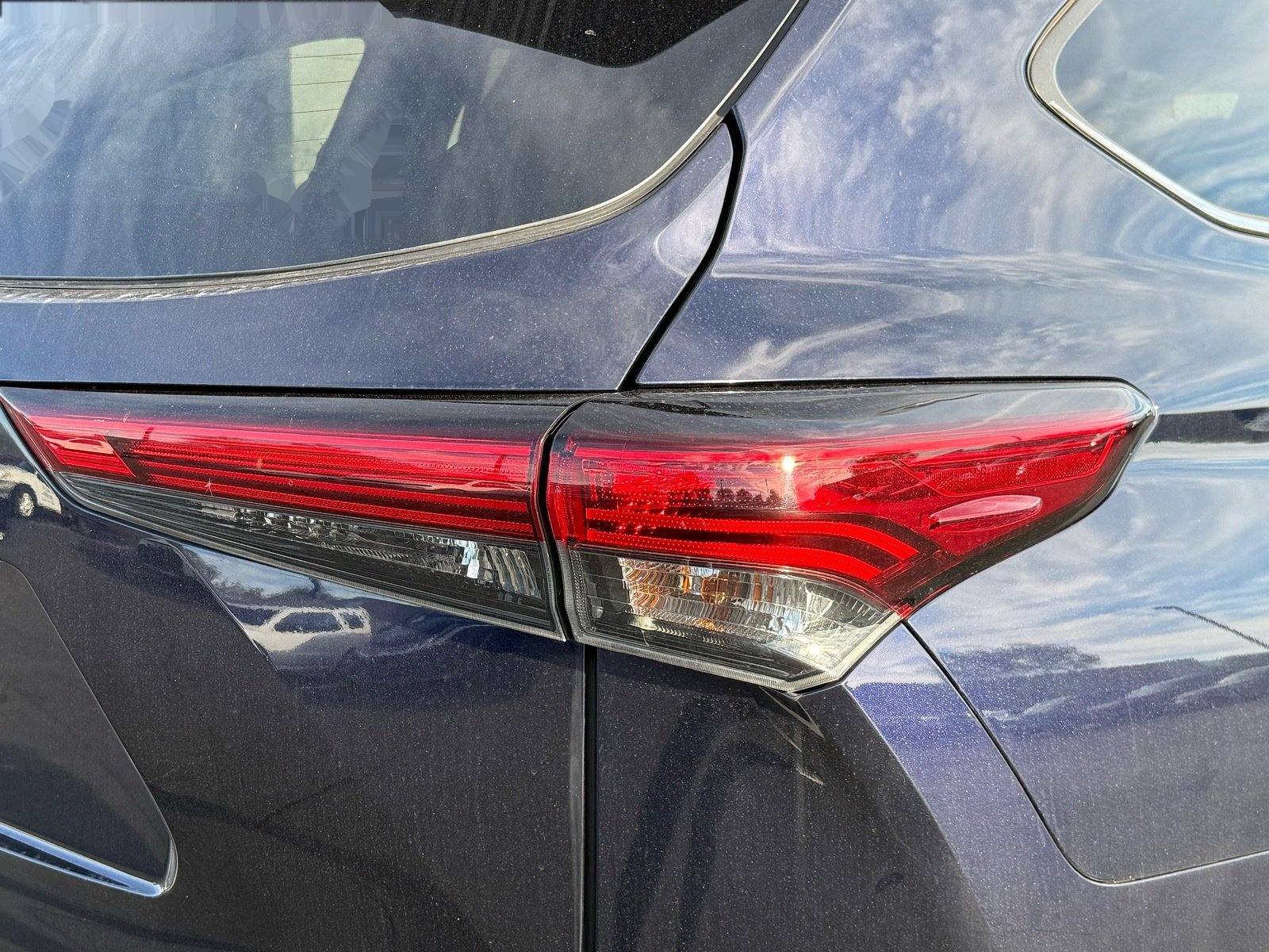 2023 Toyota Highlander XLE — photo 8 thumbnail