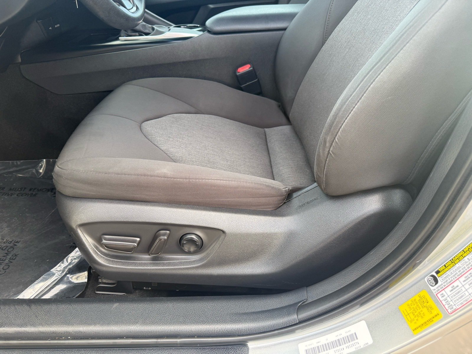 2020 Toyota Camry LE — photo 13 thumbnail