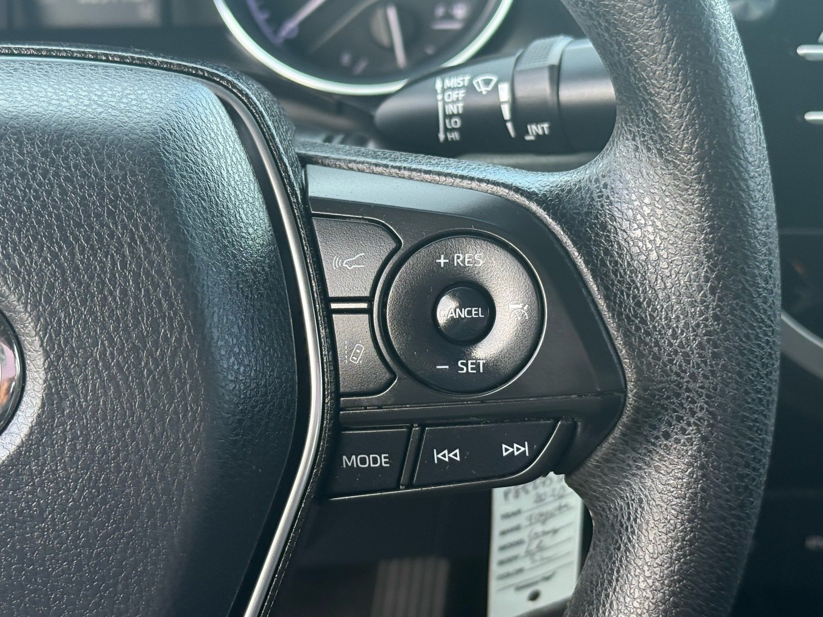 2020 Toyota Camry LE — photo 17 thumbnail