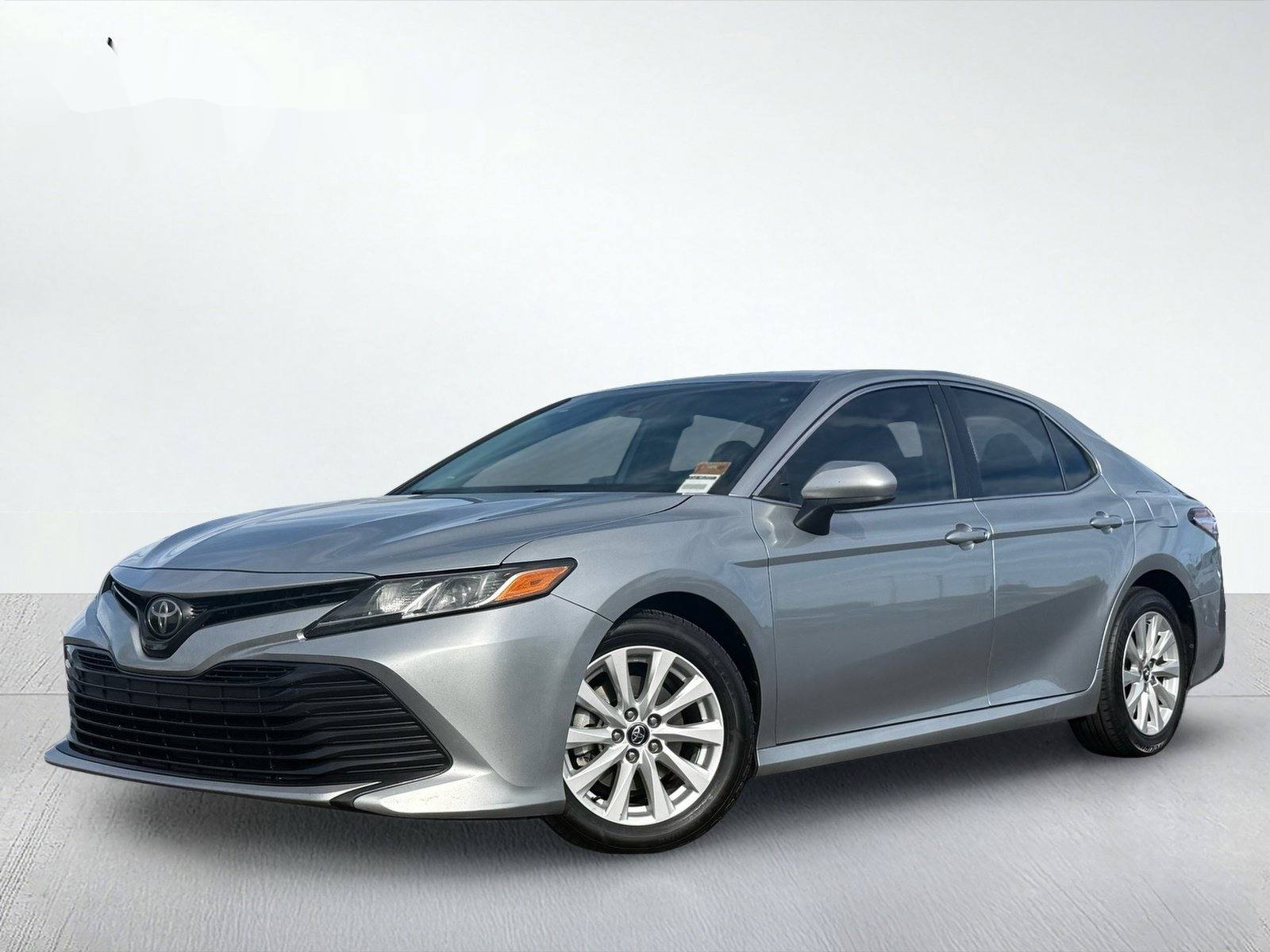 2020 Toyota Camry LE — photo 2 thumbnail