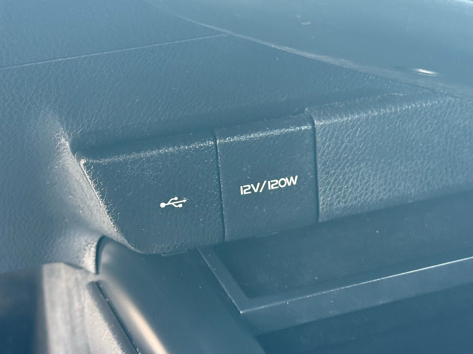 2020 Toyota Camry LE — photo 23 thumbnail