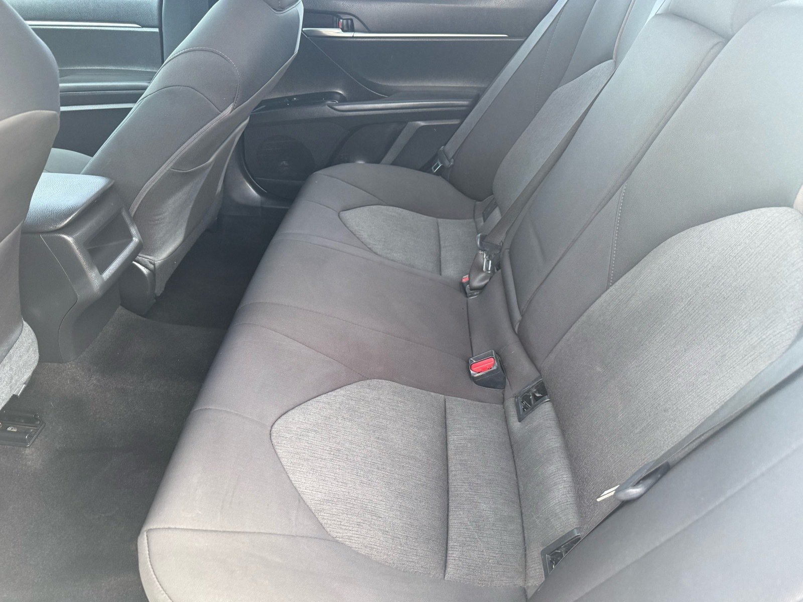 2020 Toyota Camry LE — photo 25 thumbnail
