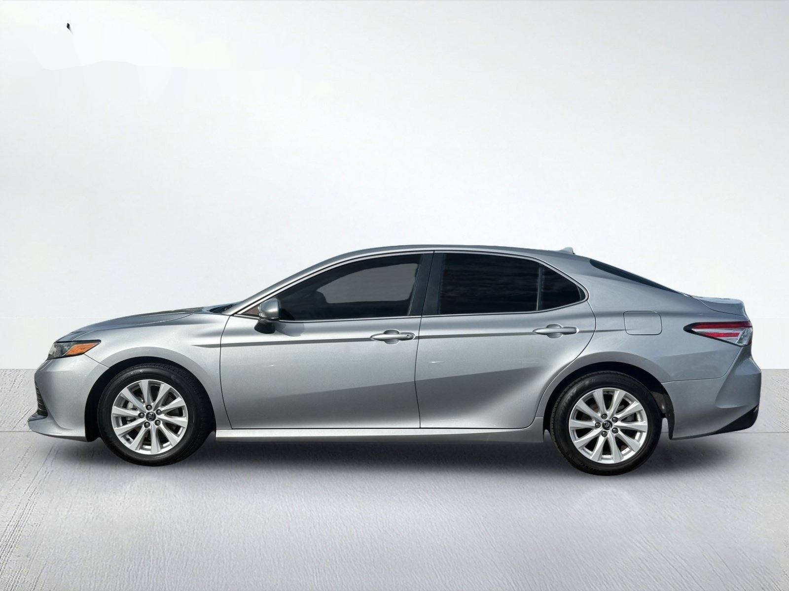 2020 Toyota Camry LE — photo 3 thumbnail