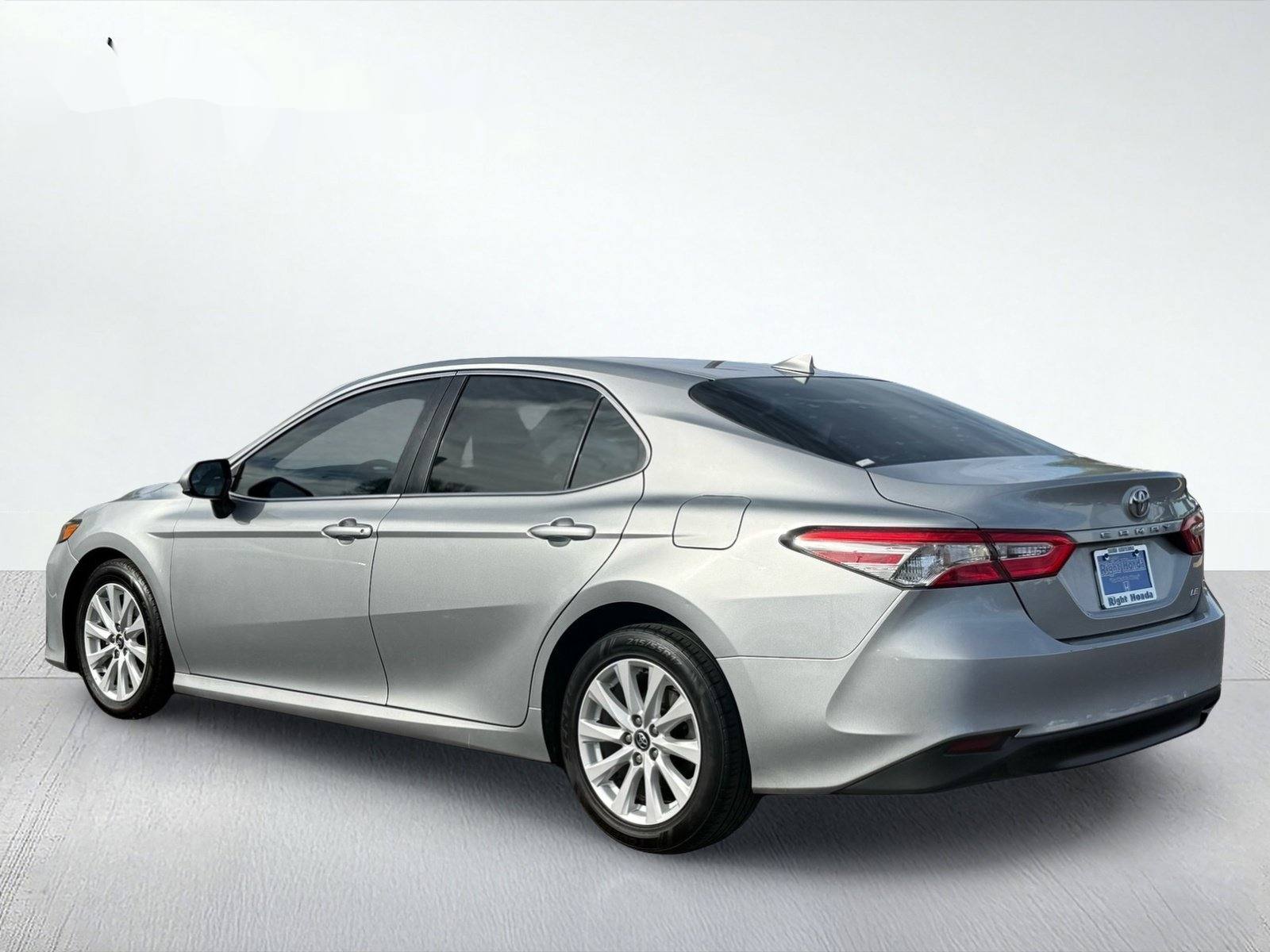 2020 Toyota Camry LE — photo 4 thumbnail