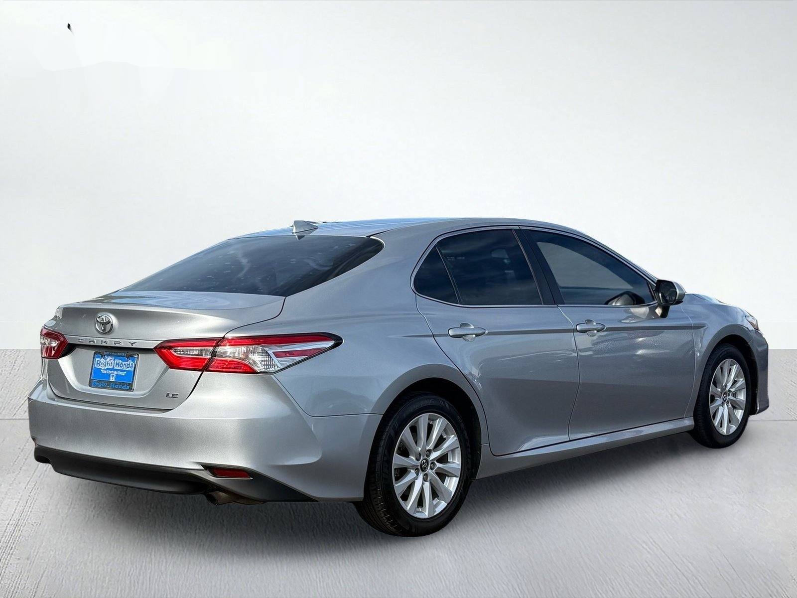 2020 Toyota Camry LE — photo 7 thumbnail
