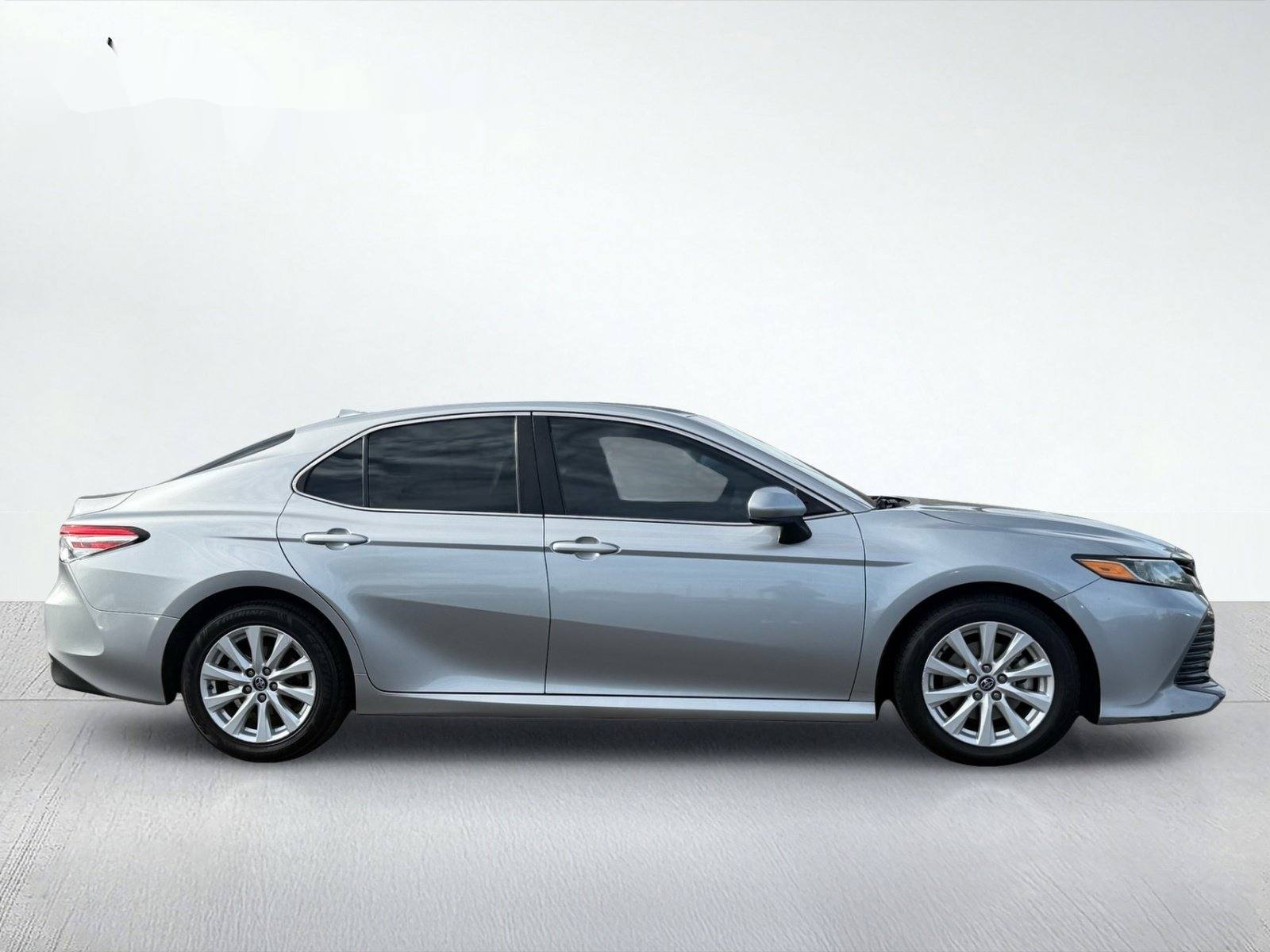 2020 Toyota Camry LE — photo 8 thumbnail