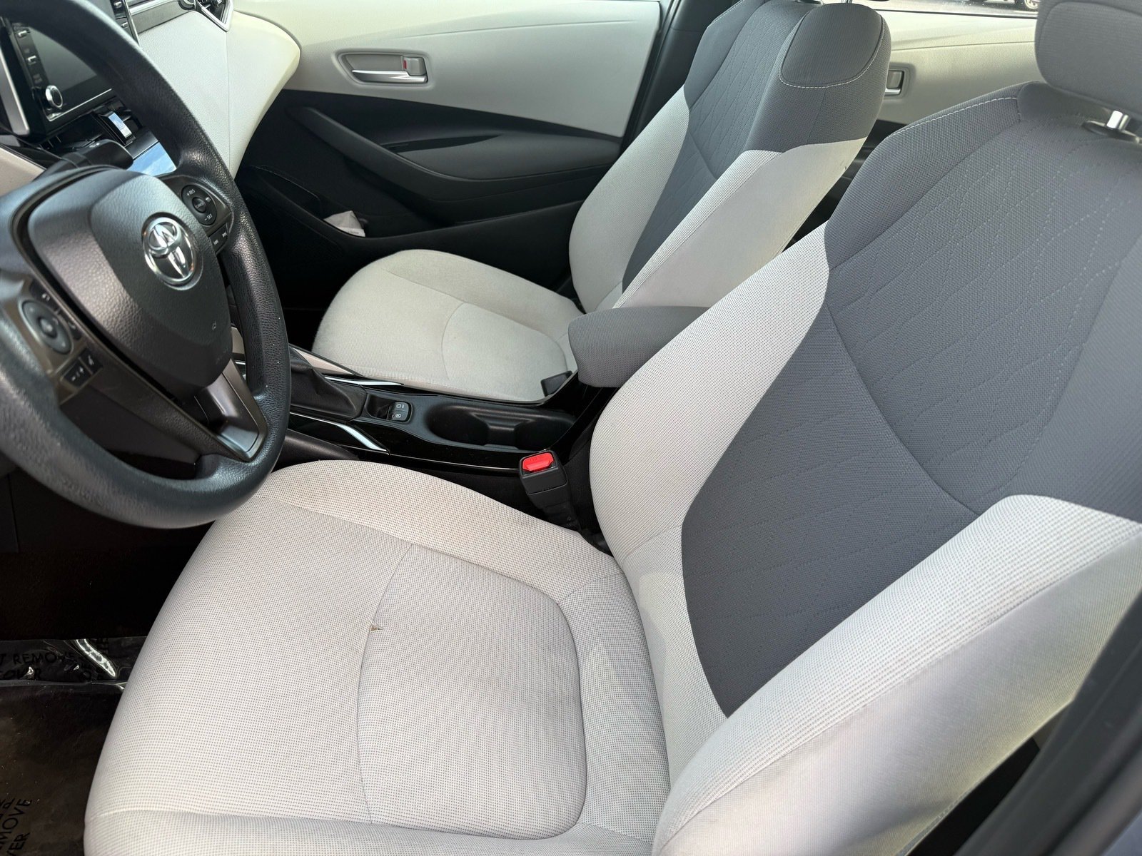 2021 Toyota Corolla LE — photo 12 thumbnail