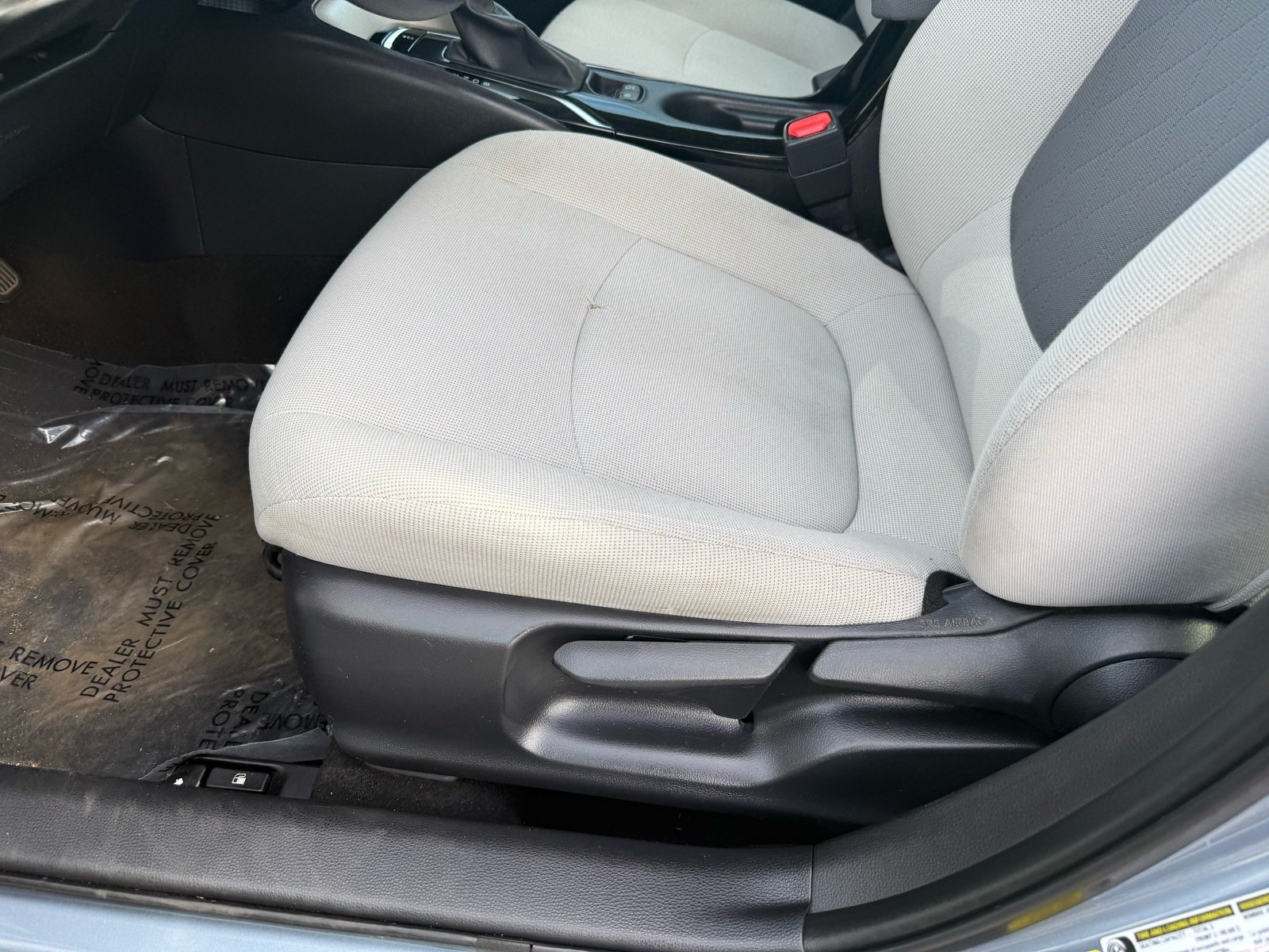 2021 Toyota Corolla LE — photo 13 thumbnail