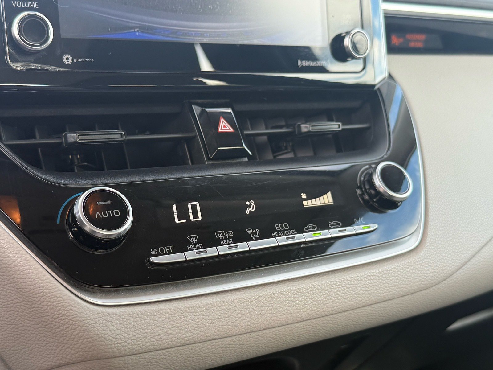 2021 Toyota Corolla LE — photo 22 thumbnail