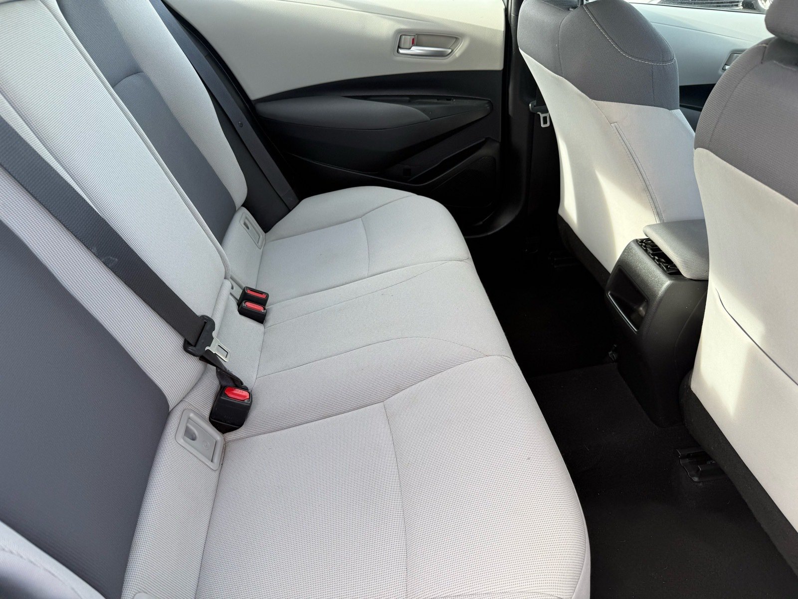 2021 Toyota Corolla LE — photo 27 thumbnail