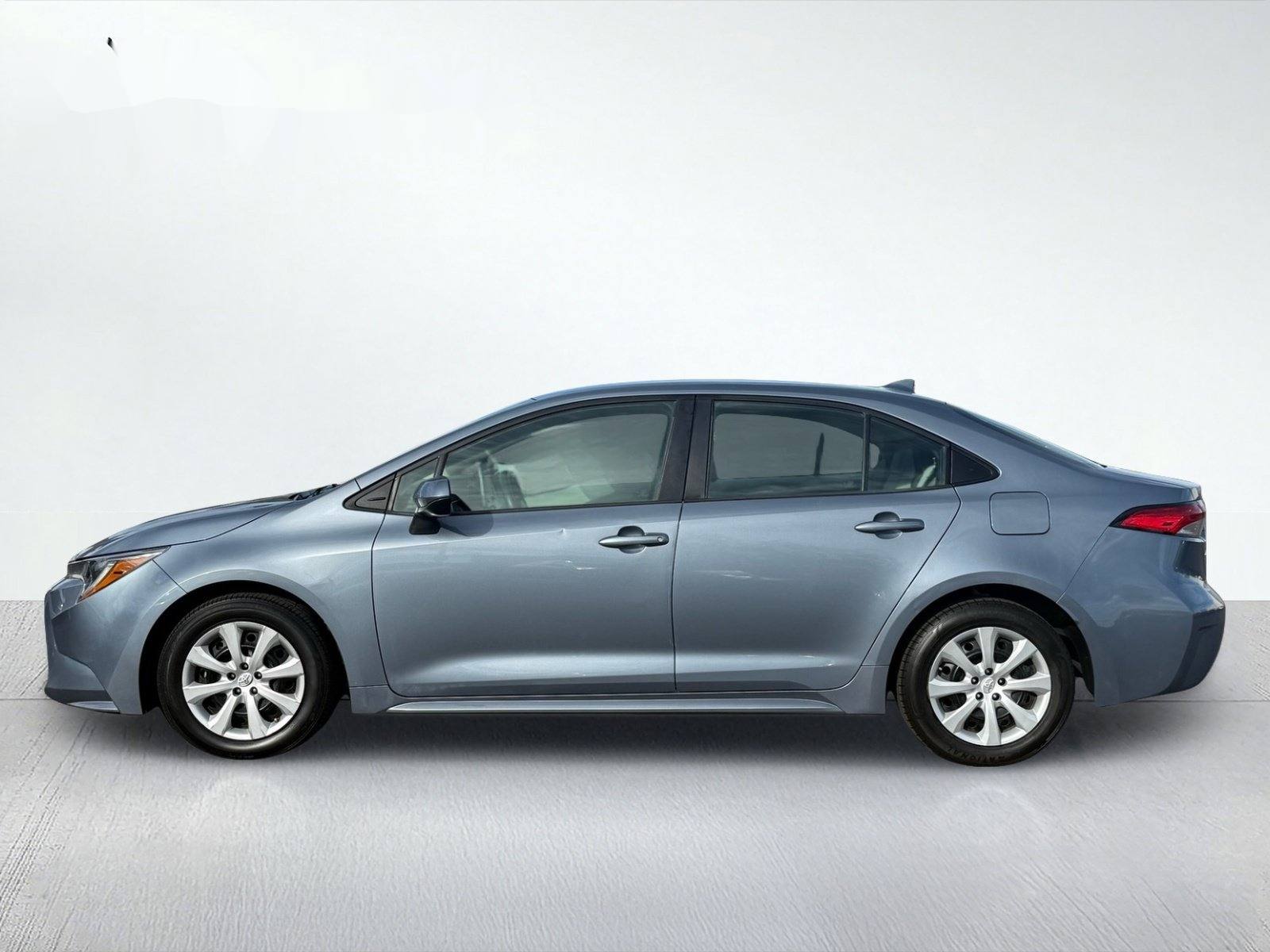 2021 Toyota Corolla LE — photo 3 thumbnail