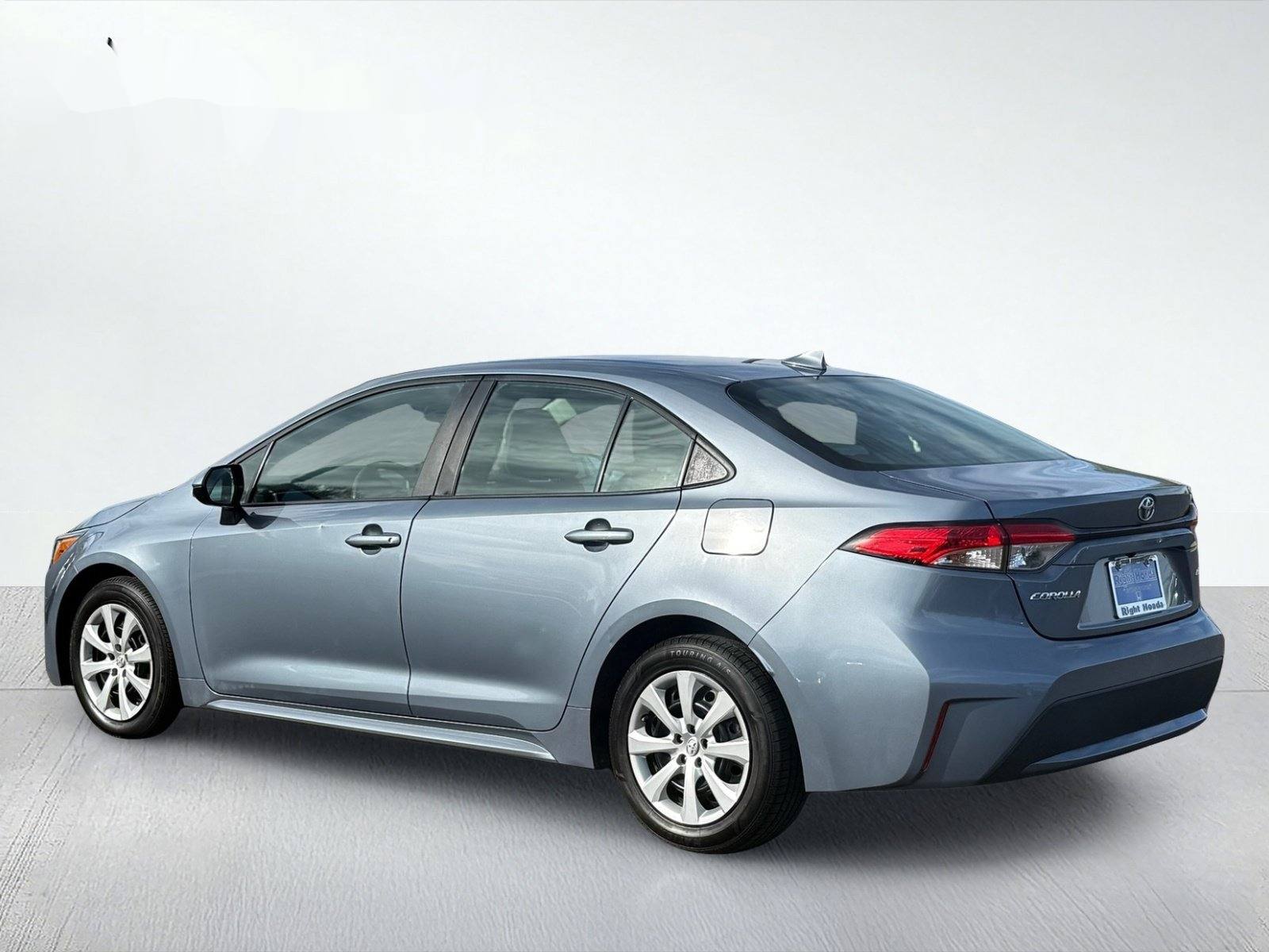 2021 Toyota Corolla LE — photo 4 thumbnail