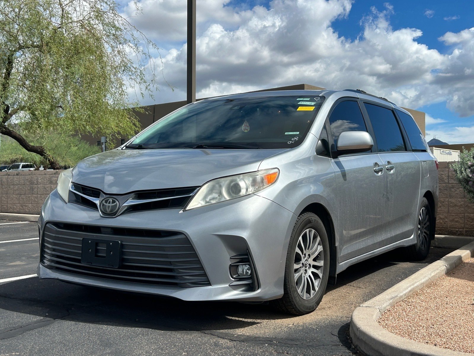 2018 Toyota Sienna XLE — photo 1