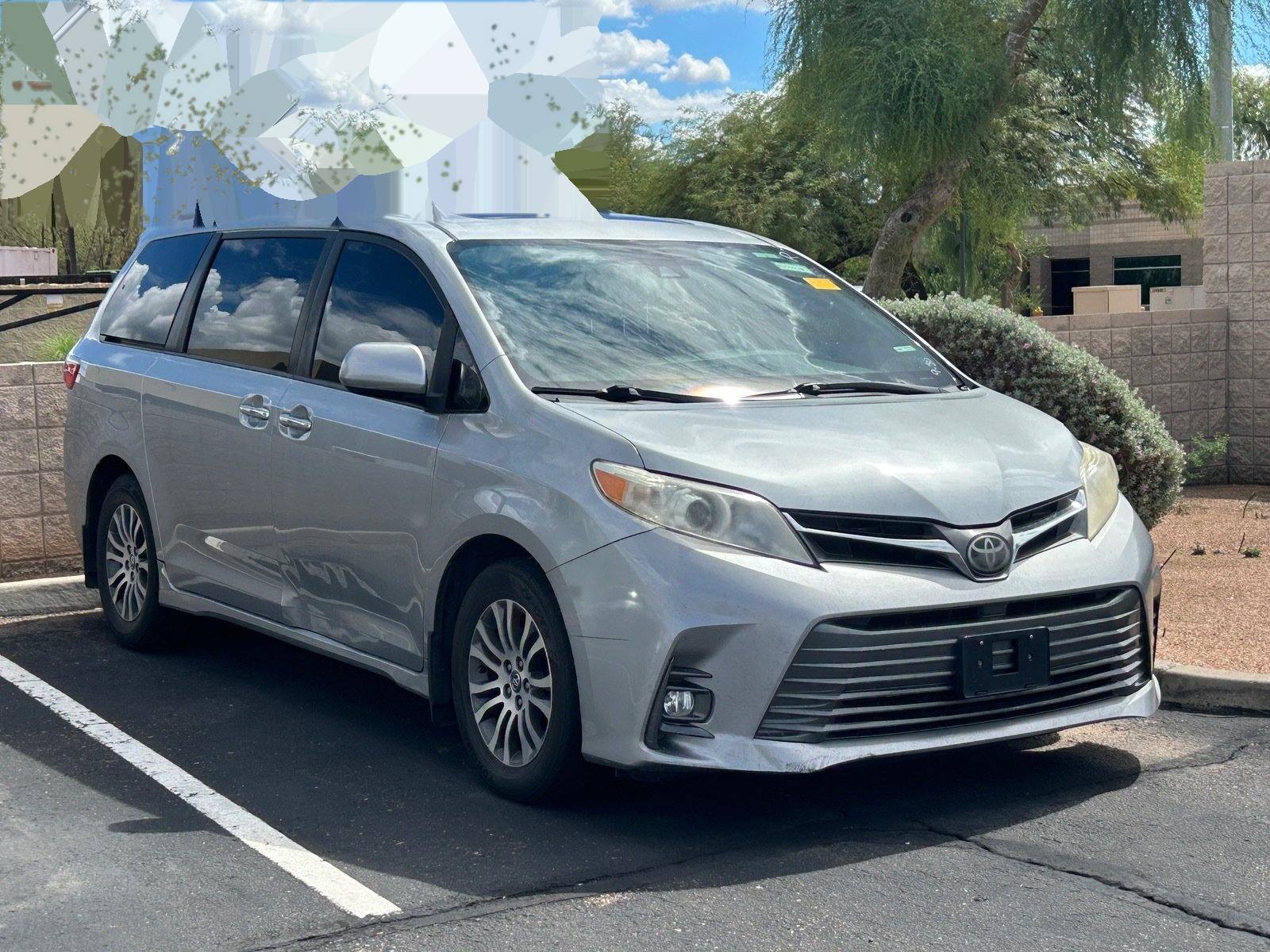2018 Toyota Sienna XLE — photo 4 thumbnail