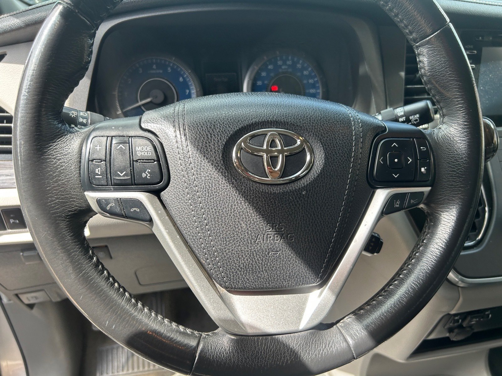 2018 Toyota Sienna XLE — photo 9 thumbnail