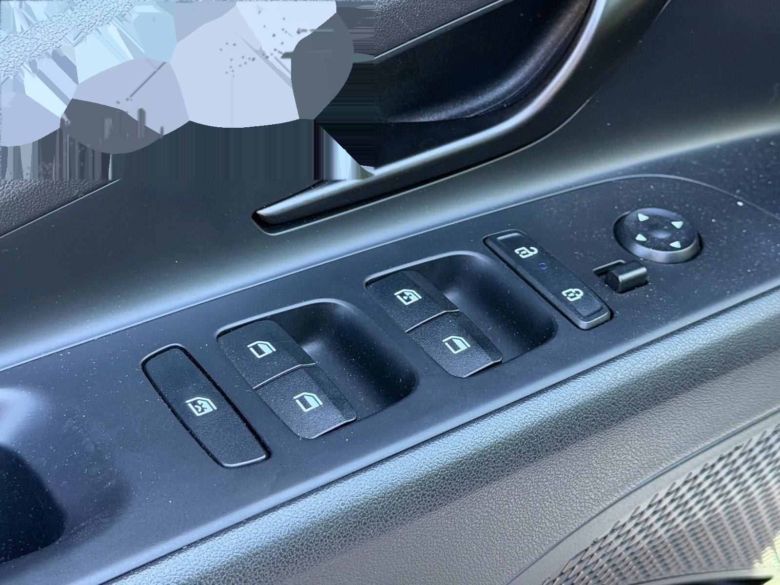 2025 Hyundai Elantra SEL Sport — photo 12 thumbnail