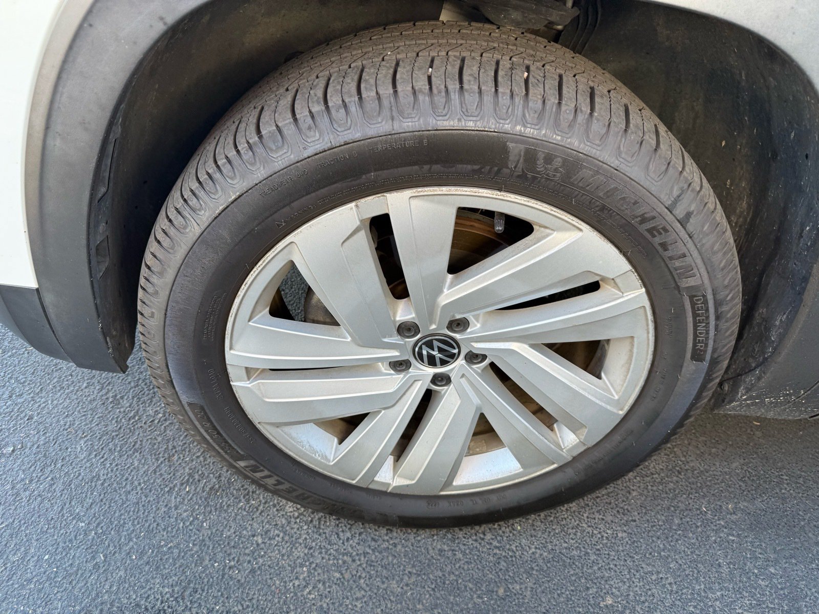 2021 Volkswagen Atlas Cross Sport 2.0T SE w/Technology — photo 5 thumbnail
